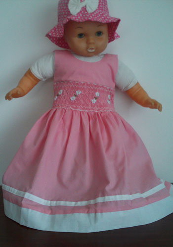 Robe à smocks 2 ans , couleur rose , broderie mains
